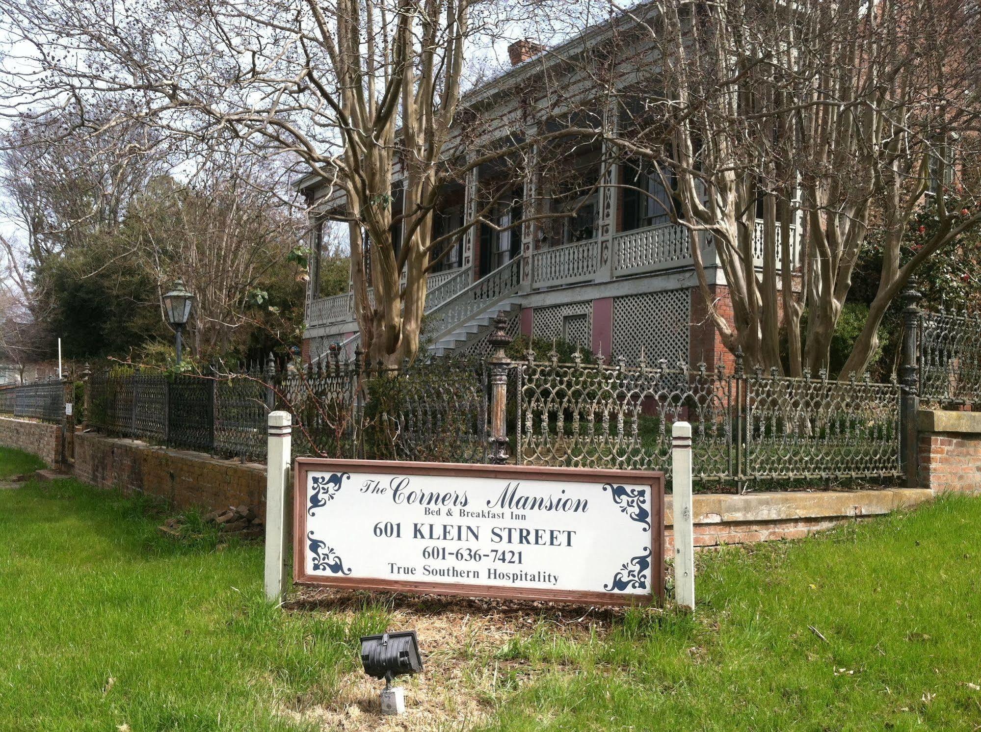 Corners Mansion Inn - A Bed And Breakfast Vicksburg Exterior photo